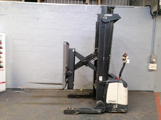 Straddle stacker Crown SHR5520-1.1