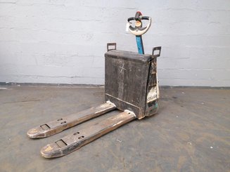 Pedestrian pallet truck Crown WP2315 - 1