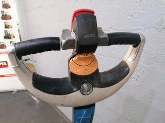 Pedestrian pallet truck Crown WP2315 - 8