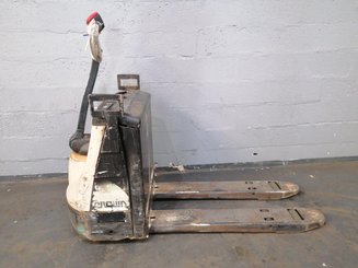 Pedestrian pallet truck Crown WP2315 - 5