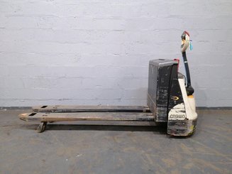 Pedestrian pallet truck Crown WP3020 - 1