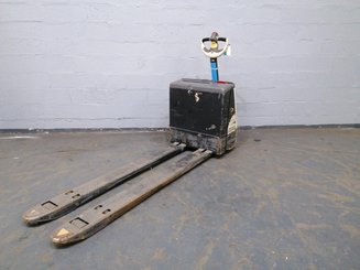Pedestrian pallet truck Crown WP3020 - 1