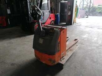 Pedestrian pallet truck OMG 316KNM - 2