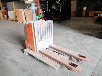 Pedestrian pallet truck OMG 316KNM - 1