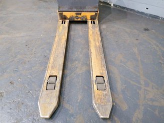 Pedestrian pallet truck OMG 330K - 7