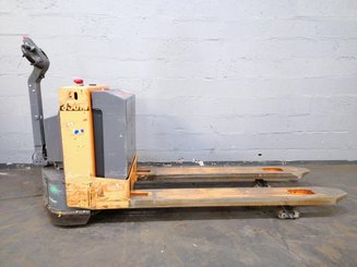 Pedestrian pallet truck OMG 330K - 1