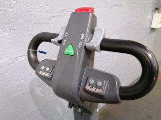 Pedestrian pallet truck OMG 330K - 8