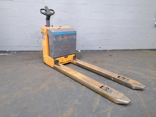 Pedestrian pallet truck OMG 330K - 1