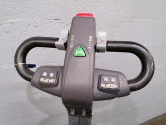 Pedestrian pallet truck OMG 330K - 8