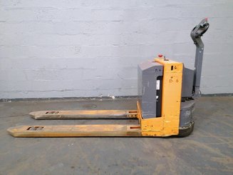 Pedestrian pallet truck OMG 330K - 5