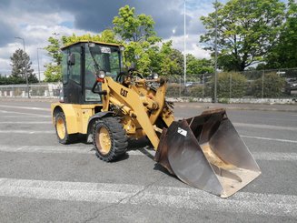 Articulated loader Caterpillar 904B - 1