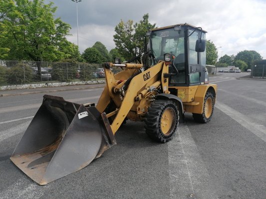 Articulated loader Caterpillar 904B - 1