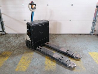 Pedestrian pallet truck Crown WP3015 - 6