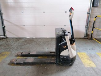 Pedestrian pallet truck Crown WP3015 - 1