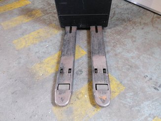 Pedestrian pallet truck Crown WP3015 - 7