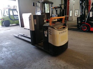 Low-level order picker Crown GPC3040 - 1