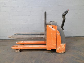 Pedestrian pallet truck OMG 316KN - 1