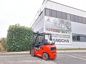 Four wheel front forklift Hangcha XF25G - 3