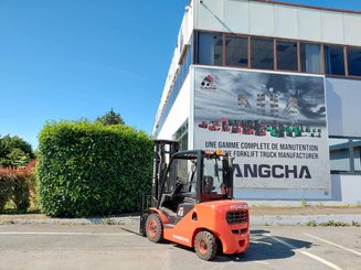 Four wheel front forklift Hangcha XF25D