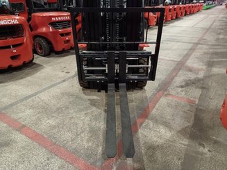 Four wheel front forklift Hangcha XF25D - 2