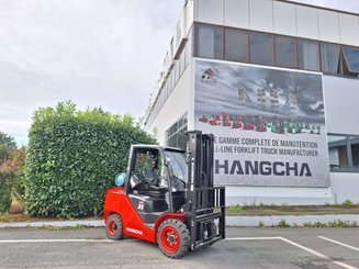 Four wheel front forklift Hangcha XF35G - 1