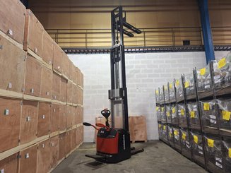 Stacker truck with folding platform Hangcha CDD16-AZ3S