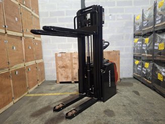 Stacker truck with folding platform Hangcha CDD16-AZ3S