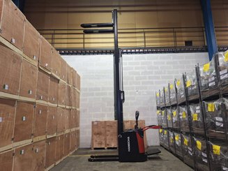 Stacker truck with folding platform Hangcha CDD16-AZ3S
