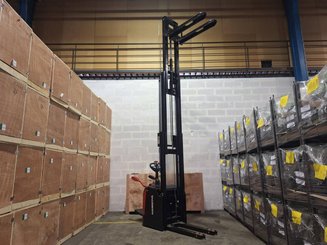 Stacker truck with folding platform Hangcha CDD16-AZ3S
