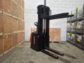 Stacker truck with folding platform Hangcha CDD16-AZ3S