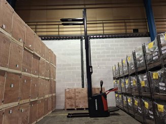 Stacker truck with folding platform Hangcha CDD16-AZ3S