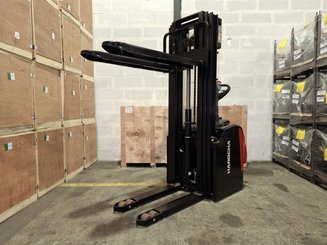 Stacker truck with folding platform Hangcha CDD16-AZ3S