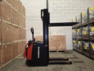 Stacker truck with folding platform Hangcha CDD16-AZ3S
