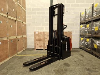Stacker truck with folding platform Hangcha CDD16-AZ3S