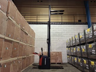 Stacker truck with folding platform Hangcha CDD16-AZ3S