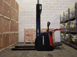 Stacker truck with folding platform Hangcha CDD16-AZ3S