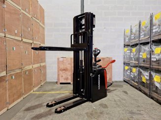 Stacker truck with folding platform Hangcha CDD16-AZ3S