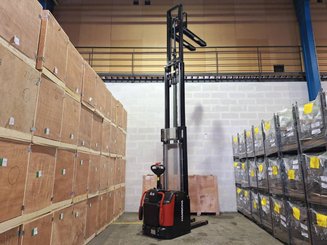 Stacker truck with folding platform Hangcha CDD16-AZ3S