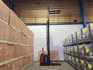 Stacker truck with folding platform Hangcha CDD16-AZ3S