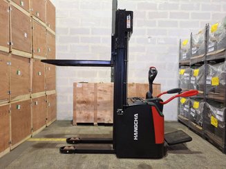 Stacker truck with folding platform Hangcha CDD16-AZ3S