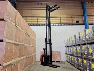 Stacker truck with folding platform Hangcha CDD16-AZ3S