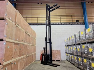 Stacker truck with folding platform Hangcha CDD16-AZ3S
