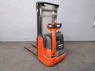 Pedestrian pallet stacker Fenwick L10 - 5