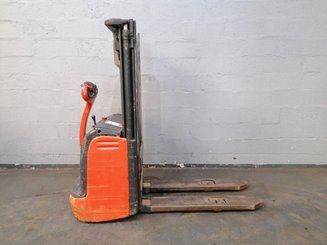 Pedestrian pallet stacker Fenwick L10 - 2