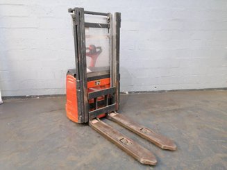Pedestrian pallet stacker Fenwick L10 - 1