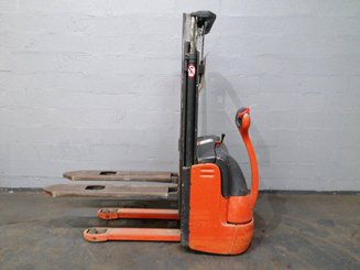Pedestrian pallet stacker Fenwick L10 - 1