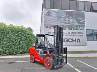 Four wheel front forklift Hangcha XF35G - 1