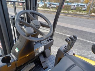 Three wheel front forklift Yale ERP16VTMWB
