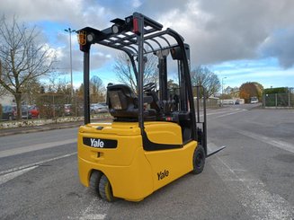 Three wheel front forklift Yale ERP16VTMWB