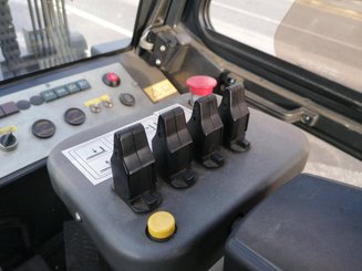 Four wheel front forklift Mora M180C